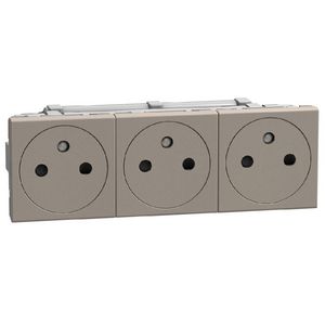 Doos a 30st. Light Now vlakke Wandcontactdoos 3X2P+Penaarde voorbedraad