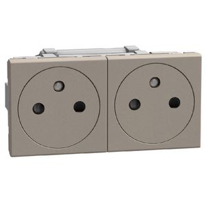 Doos a 30st. Light Now vlakke Wandcontactdoos 2X2P+Penaarde voorbedraad