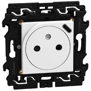 Doos a 5st. Light Now vlakke Wandcontactdoos 2P+Penaarde met USB type C