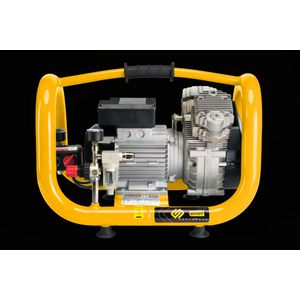 Olievrije luchtcompressor op voet middelzware werkzaam