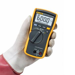 Multimeter met meetsnoeren