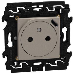 Doos a 5st. Light Now vlakke WCD 2P+Penaarde met USB type C