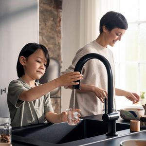 Aqittura M91 keukenkraan FilterSystem 210 uittrekbare uitloop 1 straalsoort slangbox mat zwart