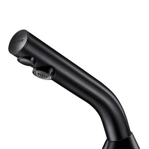 Wastafelkraan M3/8" zwart op netspanning 230/12V