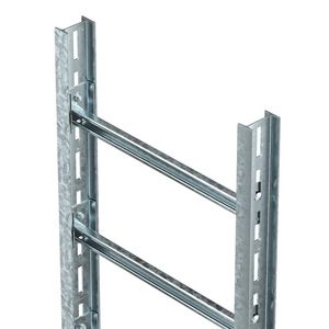 Lengte a 3m. Vert. ladder sportenaf. 300mm 600mm 6010121