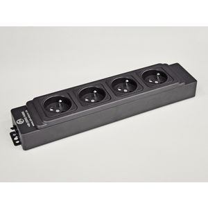 Netbox GST18I3 4x230v bek in/out zwart
