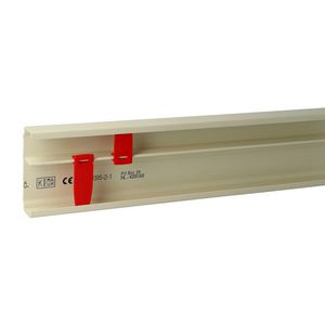 Lengte a 2m. Plintgoot K40 basisprof. + clips creme