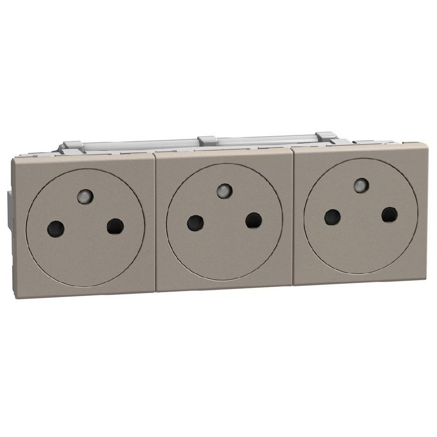Doos a 30st. Light Now vlakke Wandcontactdoos 3X2P+Penaarde voorbedraad