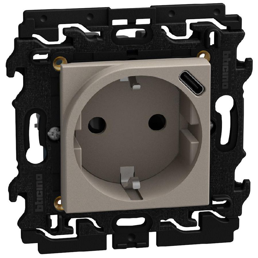 Doos a 5st. Light Now Wandcontactdoos 2P+A met USB type C oplader - 2 mo
