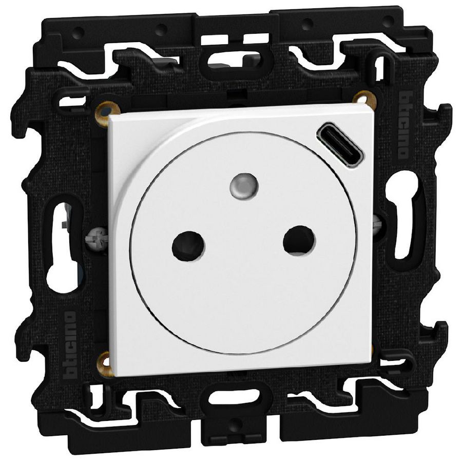 Doos a 5st. Light Now vlakke Wandcontactdoos 2P+Penaarde met USB type C