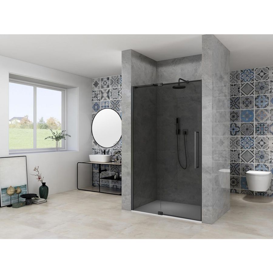 Nis draaideur 2 delig 1150-1250x2000mm 8mm grijs rookglas incl. glasbehandeling zwart muurprofiel greep en stabilisatiestang