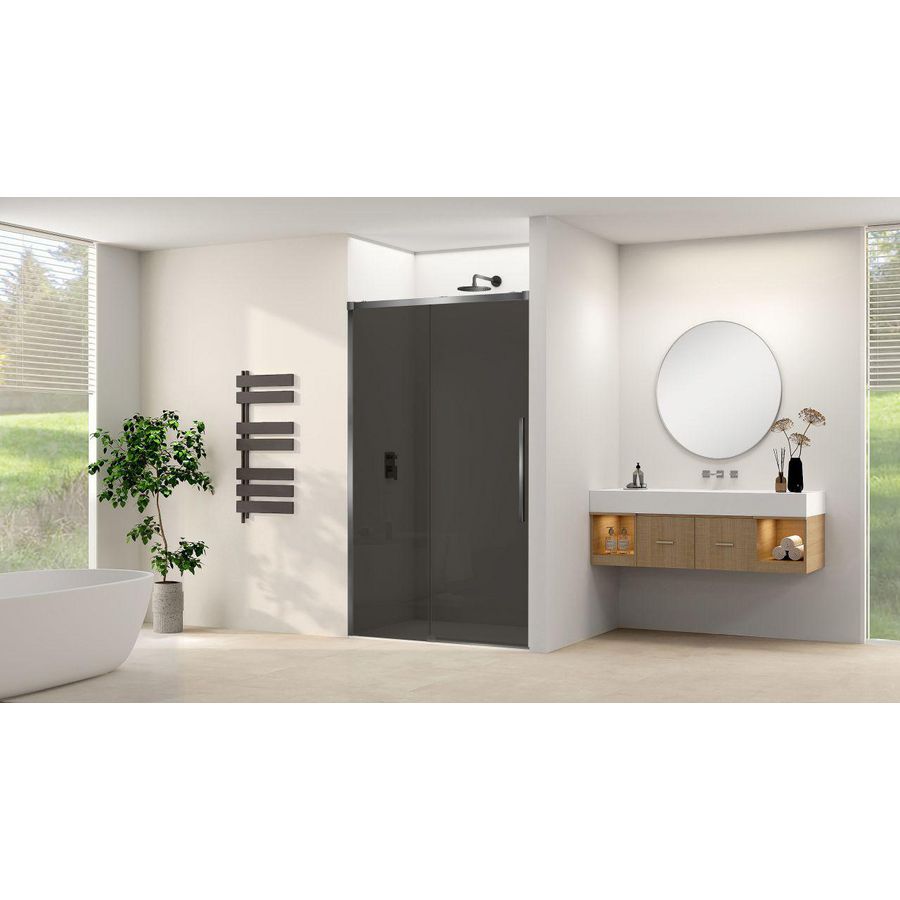 Schuifdeur aan vast deel incl. soft-close grijs rookglas incl. glasbehandeling 1350x1400x2000mm geborsteld gun metal beslag