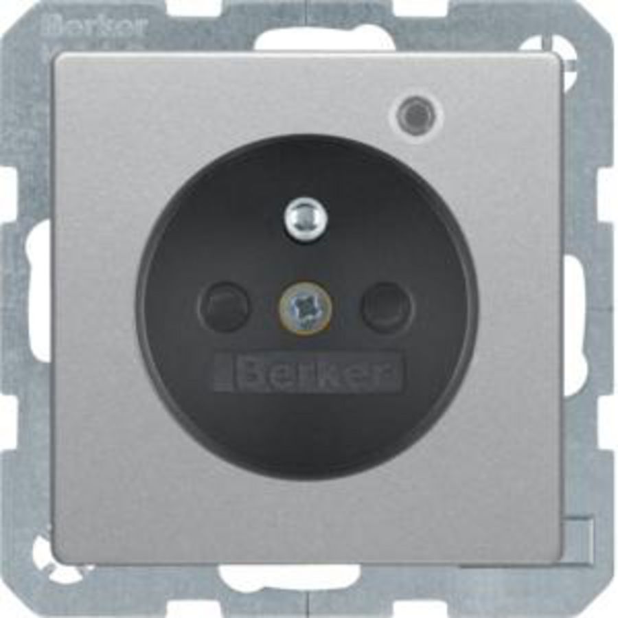 Wandcontactdoos penaarde contr-led berker Q.1/Q.3/Q.7 alul.